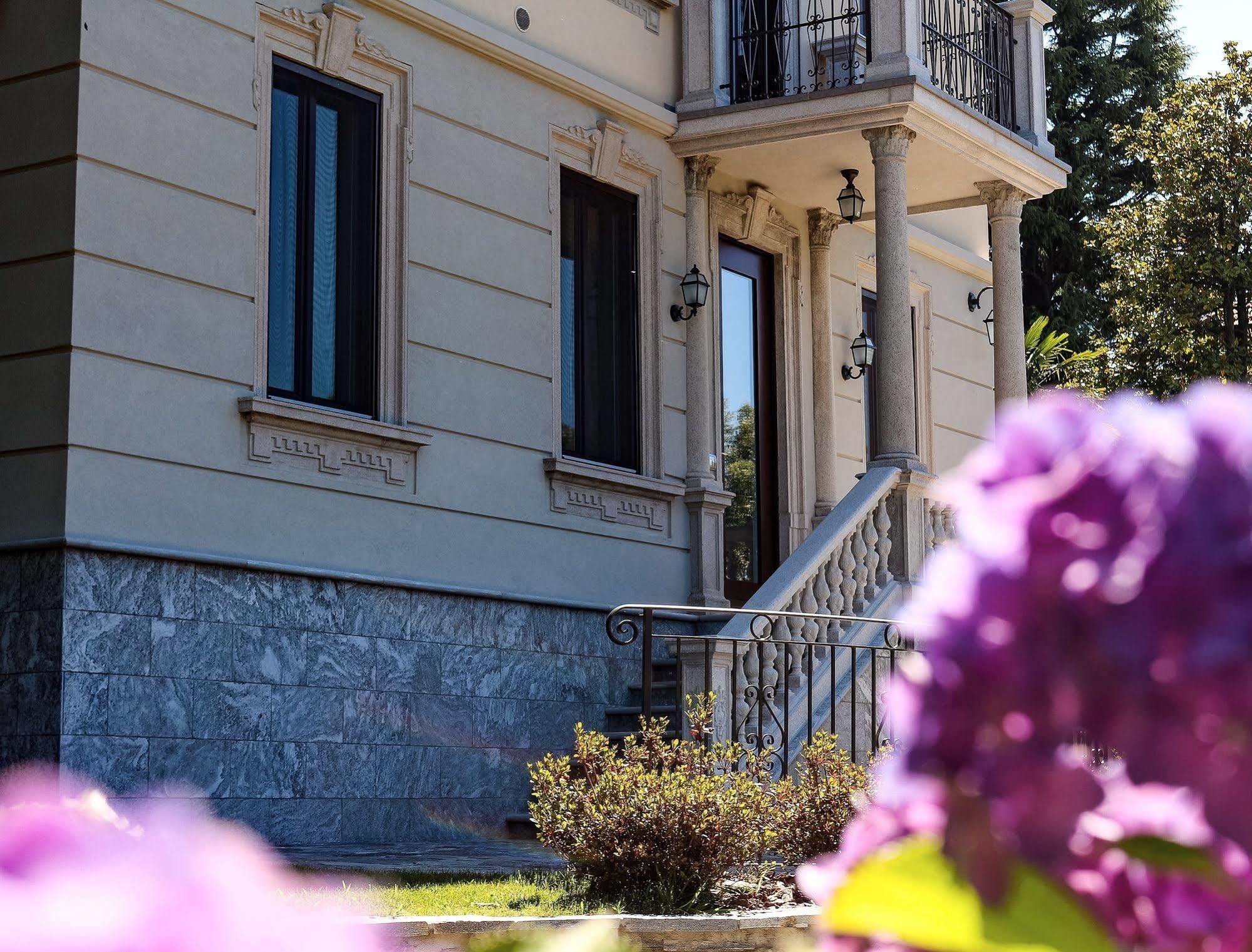 Villa Chiara B&B Biandronno Dış mekan fotoğraf