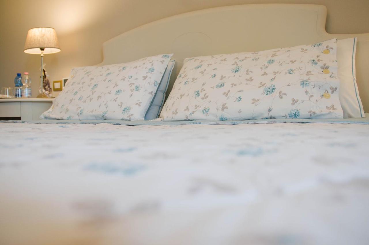Villa Chiara B&B Biandronno Dış mekan fotoğraf
